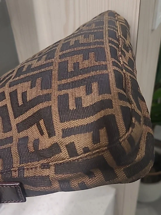 Authentic FENDI - Picture 16 of 16